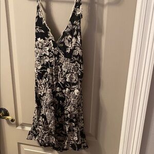 Floral Black and White halter size L …. WH